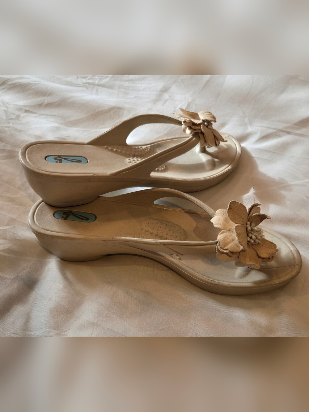 OKA b. Beige Flower Thong Wedge Sandals